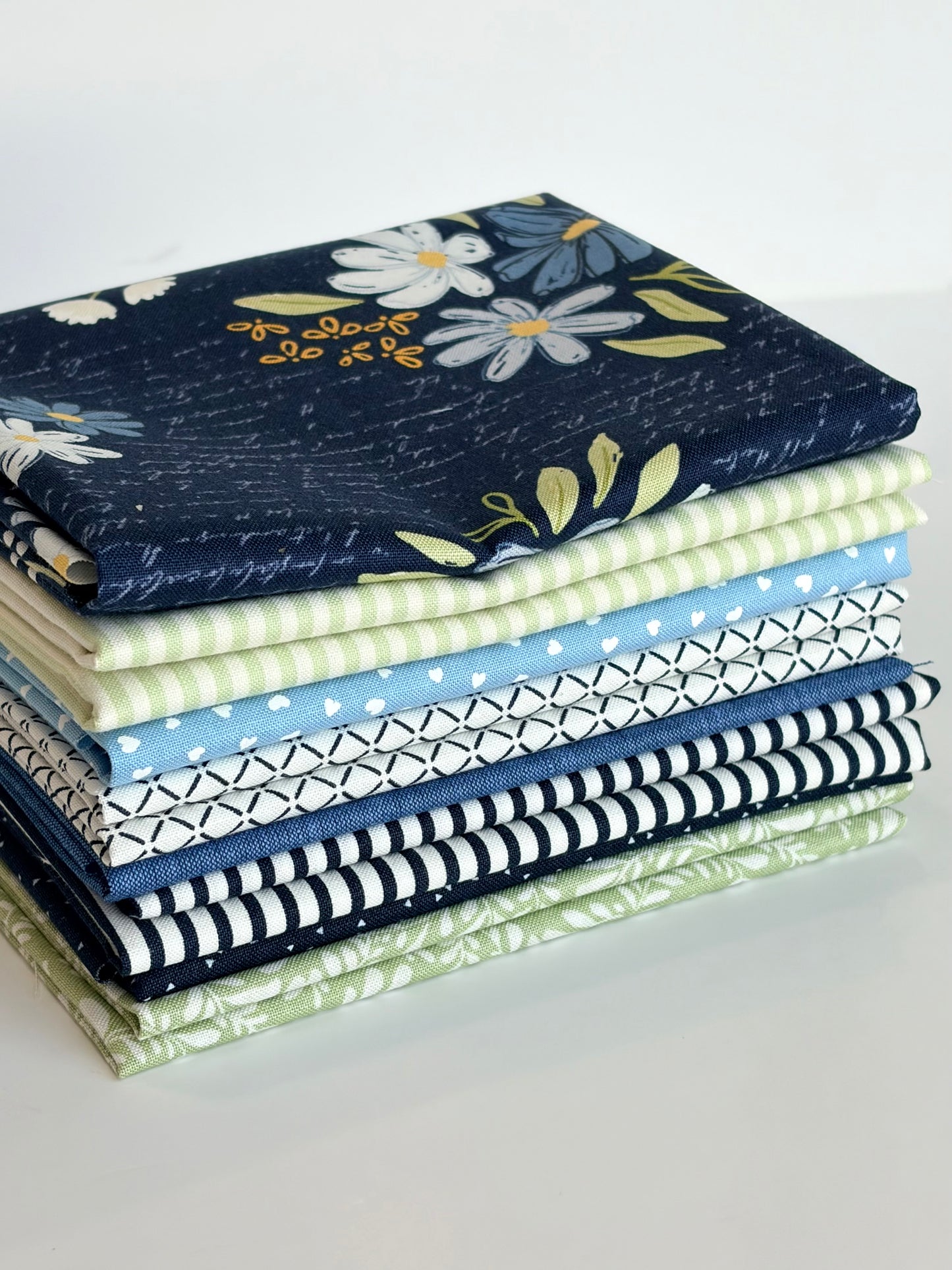 A Fresh Start Fat Quarter bundle - 8 fabrics